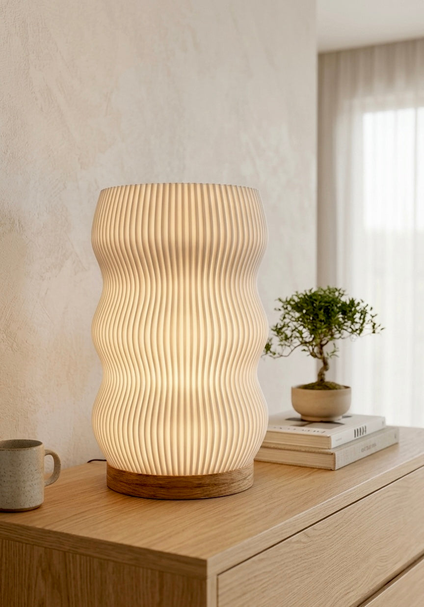 Wavey – Dimmbare LED Tischlampe aus Holz | Minimalistische Wellenlampe im Japandi Stil